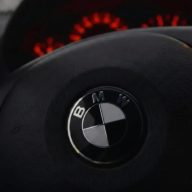 BMW fekete-fehér kormány embléma 45 mm